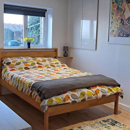 Modern Studio Apartment With Outstanding Views, Sleeps 2 Newlyn Bagian luar foto