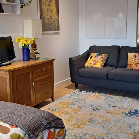 Modern Studio Apartment With Outstanding Views, Sleeps 2 Newlyn Bagian luar foto