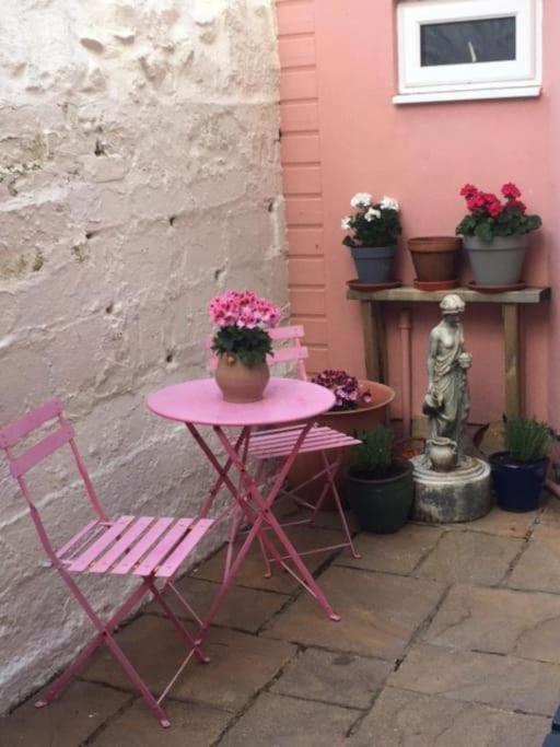 Modern Studio Apartment With Outstanding Views, Sleeps 2 Newlyn Bagian luar foto